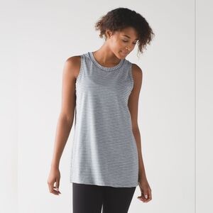 Lululemon Muscle Swing TankModern Stripe Heathered Medium Grey White size 8